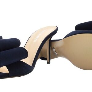 NWT MACH & MACH Dark Blue Bow Heels